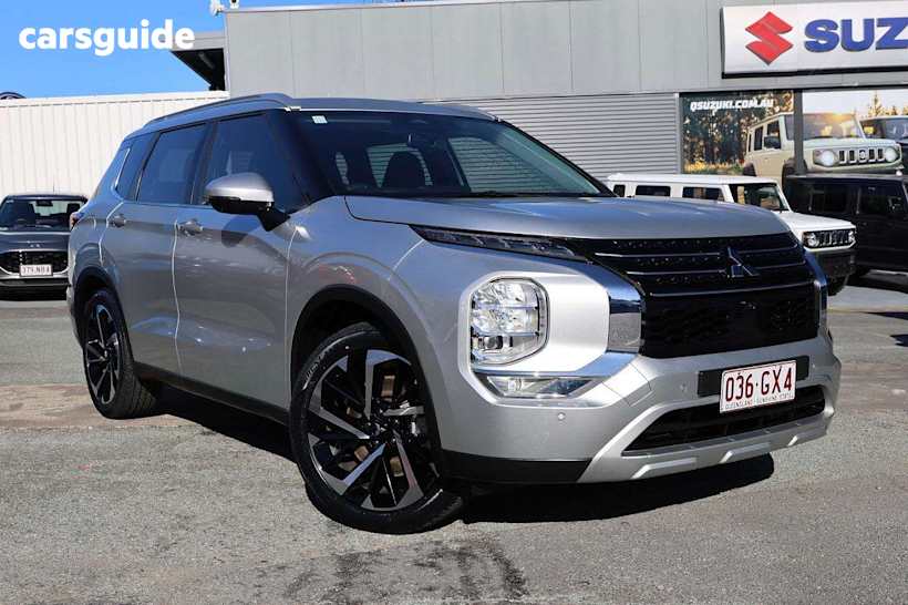 Silver 2023 Mitsubishi Outlander Wagon ASPIRE 4X4