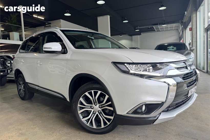 White 2017 Mitsubishi Outlander Wagon LS (4X2)