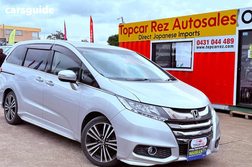 Silver 2014 Honda Odyssey Wagon Luxury