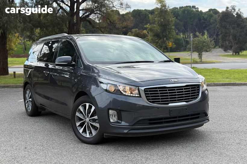 Grey 2015 Kia Carnival Wagon SLI