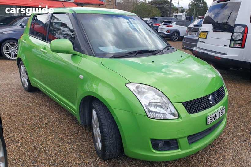 Green 2010 Suzuki Swift Hatchback S