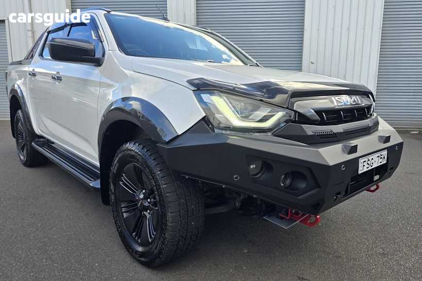 White 2022 Isuzu D-MAX Crew Cab Utility X-Terrain (4X4)