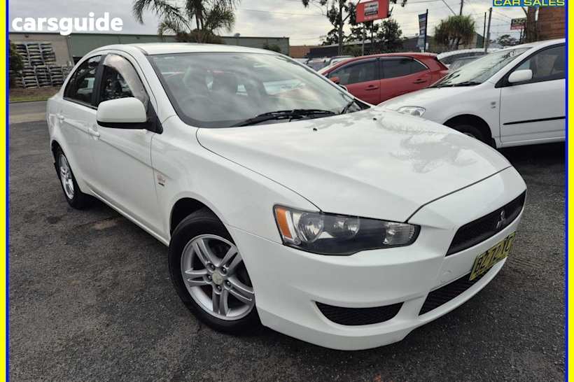 White 2011 Mitsubishi Lancer Sedan ES
