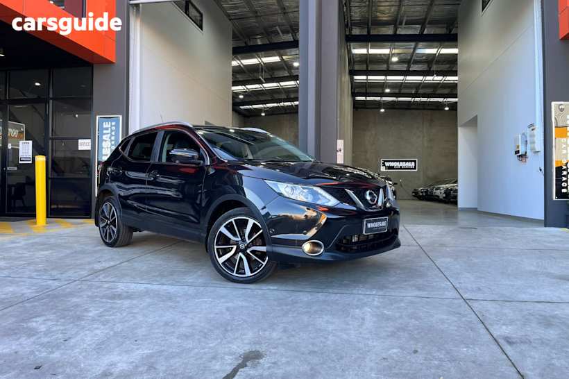 Black 2016 Nissan Qashqai Wagon Tl