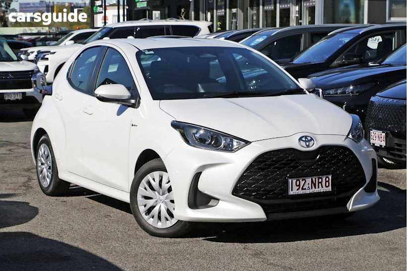 White 2025 Toyota Yaris Hatch ASCENT SPORT HYBRID F