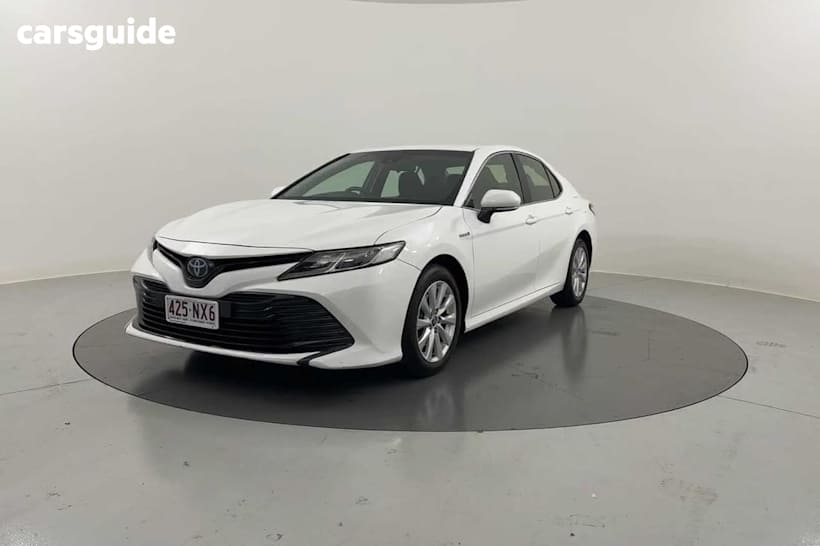 White 2019 Toyota Camry Sedan Ascent Sport