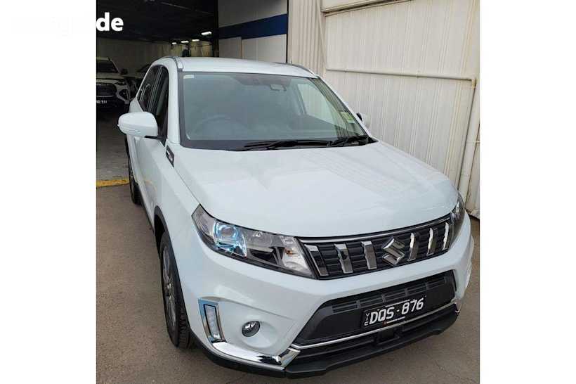 White 2024 Suzuki Vitara SUV TURBO F