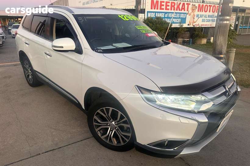 White 2016 Mitsubishi Outlander Wagon Exceed (4X4)