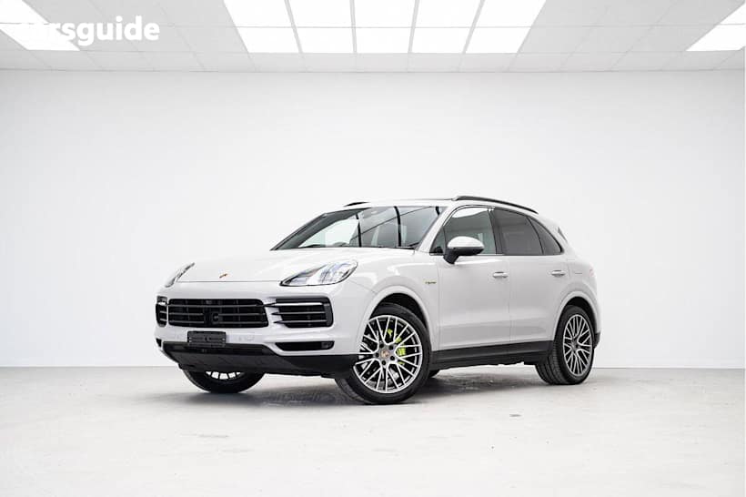 Grey 2022 Porsche Cayenne SUV E-HYBRID PLATINUM EDITION 4X4