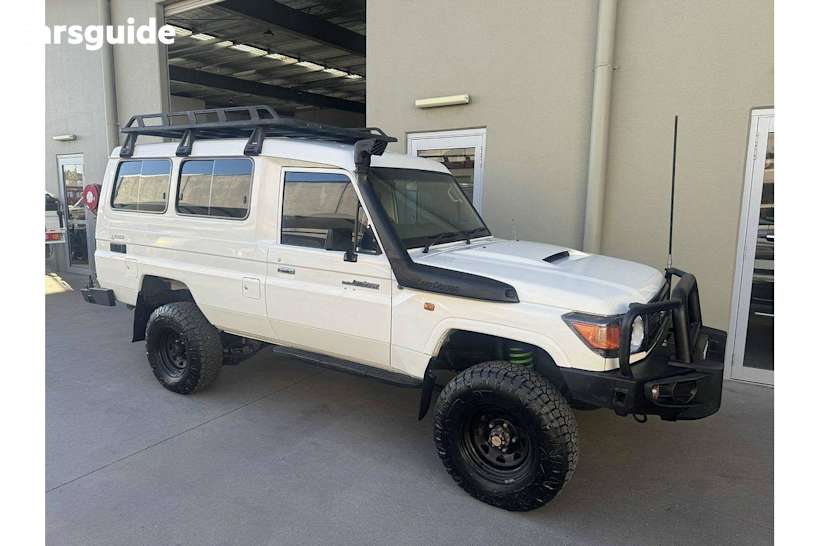 White 2010 Toyota Landcruiser Wagon