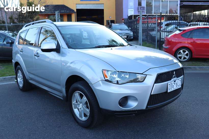 Silver 2011 Mitsubishi Outlander Wagon Ls (Fwd)