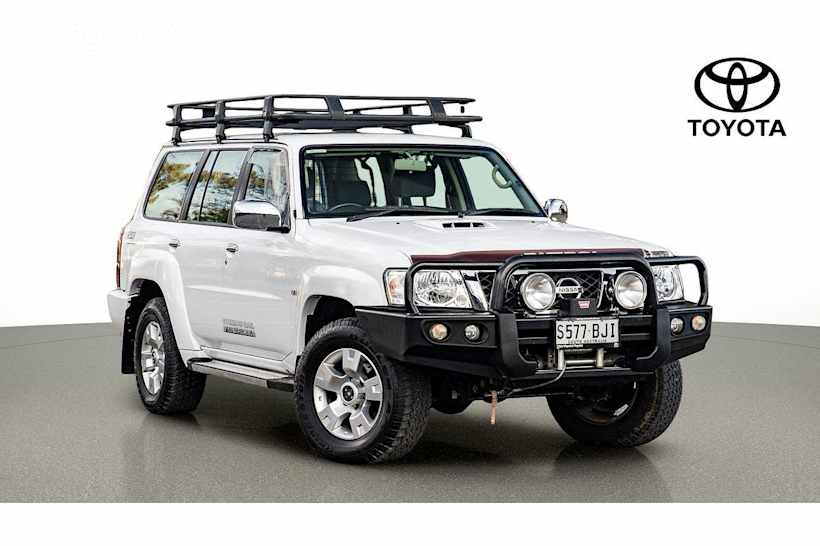 White 2015 Nissan Patrol SUV ST 4X4