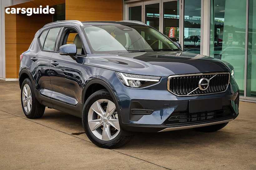 Blue 2025 Volvo XC40 SUV PLUS B4 F