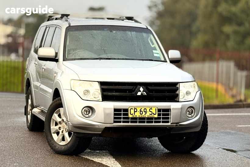Silver 2013 Mitsubishi Pajero Wagon Glx-R Lwb (4X4)