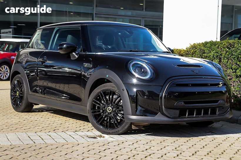 Black 2022 Mini Cooper Hatchback SE Classic 3D Hatch
