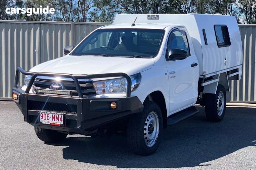 White 2017 Toyota Hilux Dual Cab Chassis Sr (4X4)