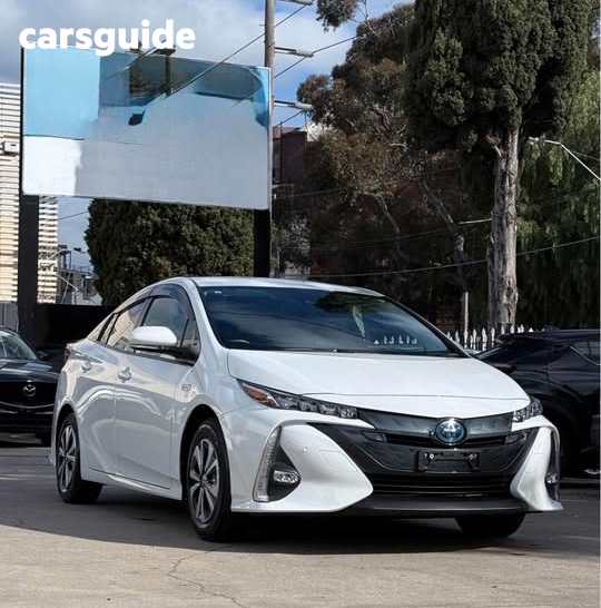 White 2021 Toyota Prius Hatch BASE (HYBRID)