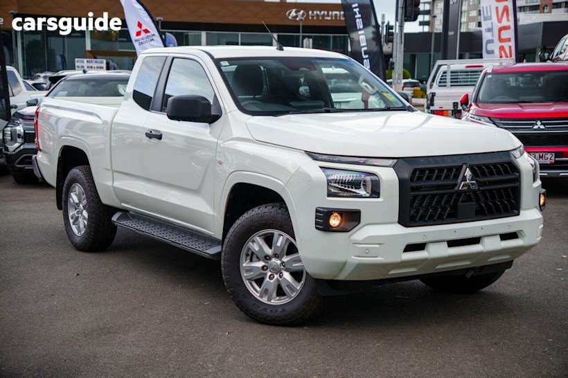 White 2024 Mitsubishi Triton Ute Tray GLX+ Pick-up Club Cab 4x4
