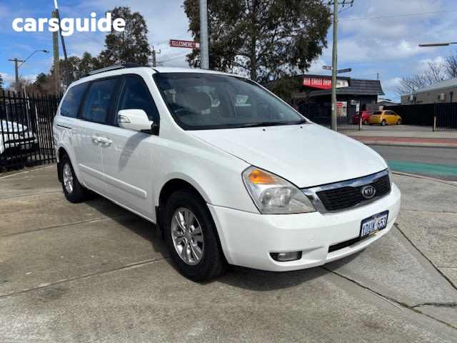 White 2011 Kia Grand Carnival Wagon Si