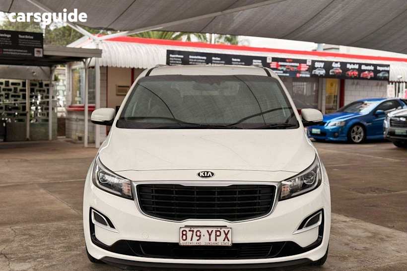 White 2018 Kia Carnival Wagon