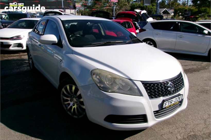 White 2010 Suzuki Kizashi Sedan Xl