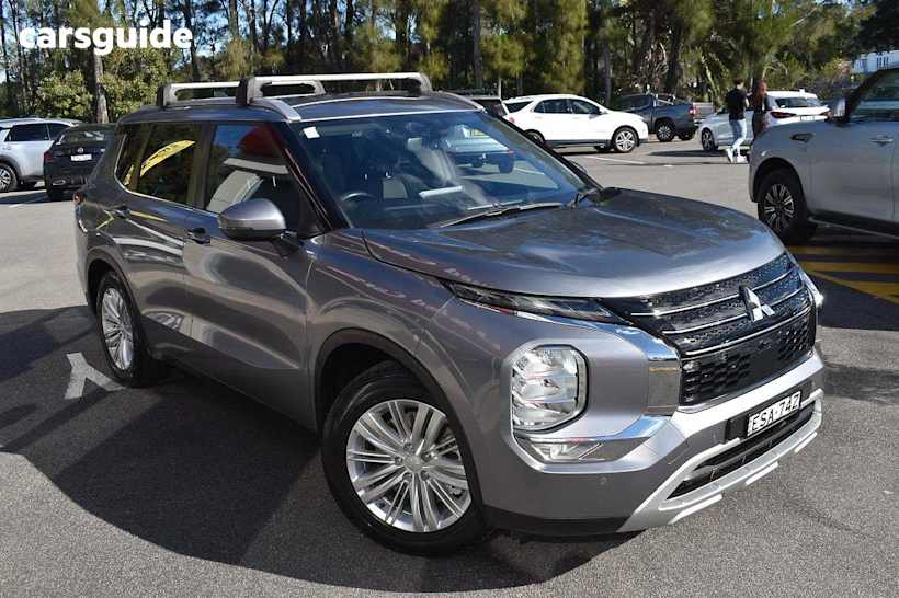 Silver 2022 Mitsubishi Outlander SUV LS 4X4