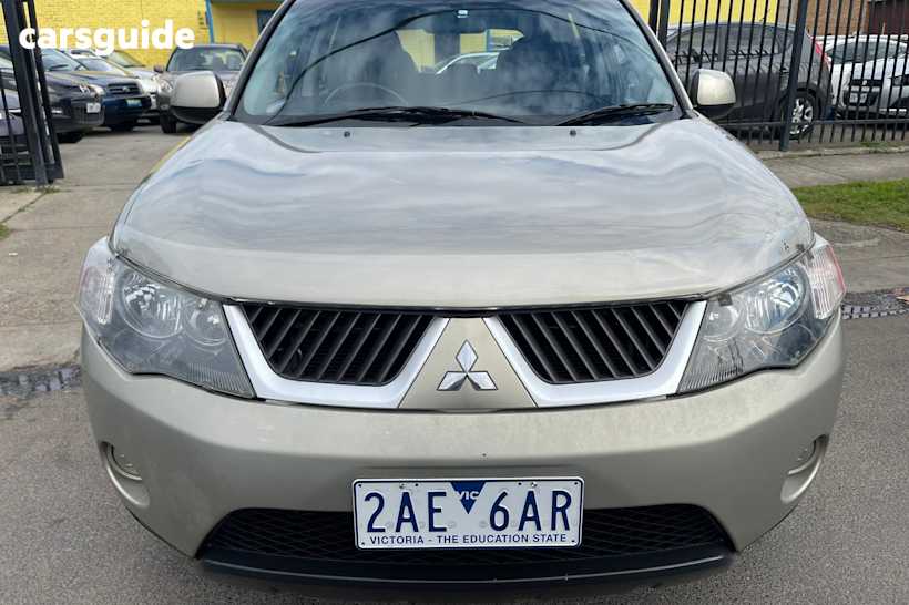 Gold 2008 Mitsubishi Outlander Wagon Ls