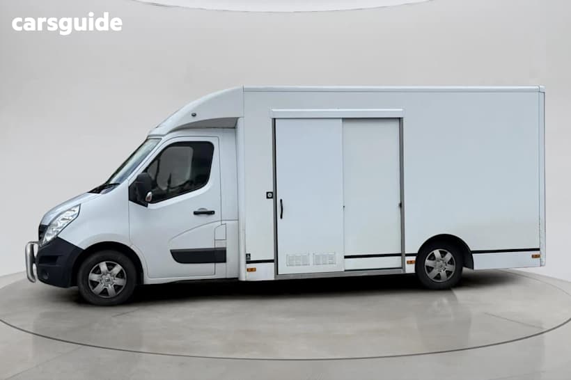 White 2018 Renault Master Commercial