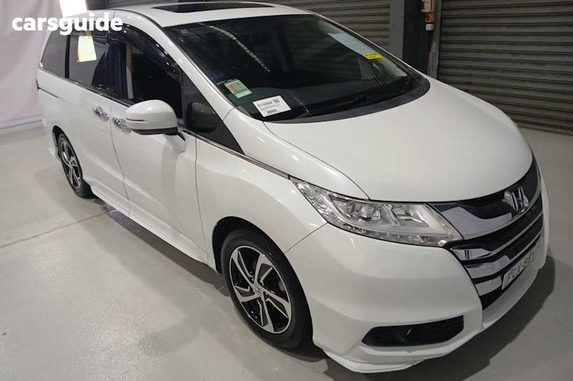White 2015 Honda Odyssey Wagon Vti-L