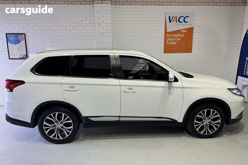 White 2016 Mitsubishi Outlander Wagon Ls (4X2)