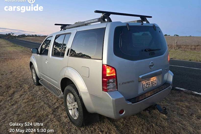 Silver 2007 Nissan Pathfinder Wagon St-L (4X4)