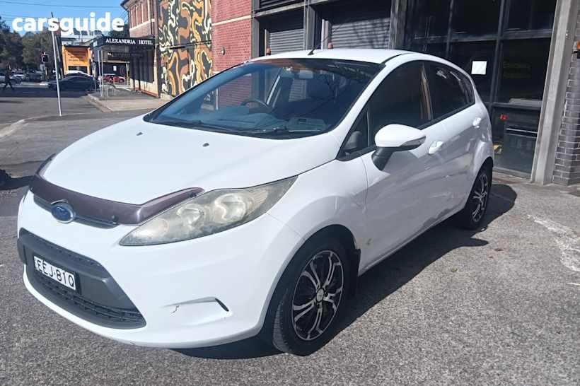 White 2010 Ford Fiesta Hatchback Lx