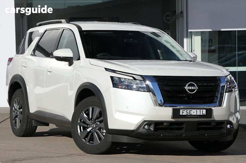 White 2024 Nissan Pathfinder Wagon St-L (4Wd)