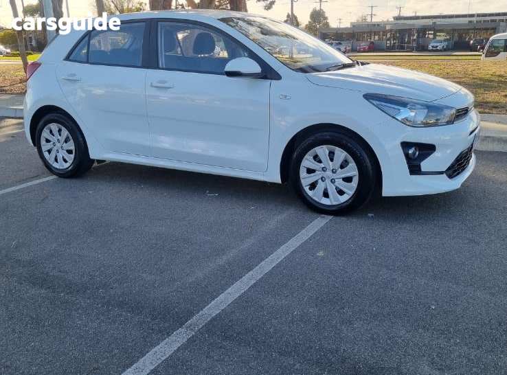 White 2022 Kia RIO Hatchback S