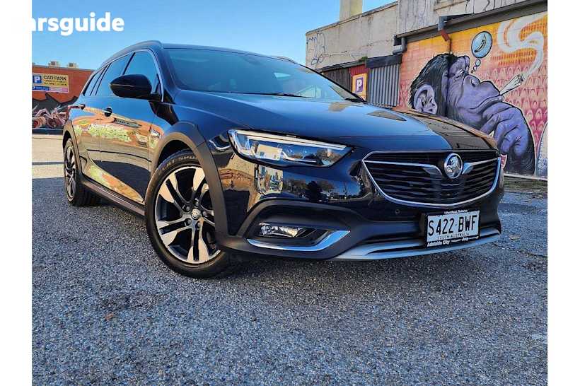 Blue 2017 Holden Calais Liftback V