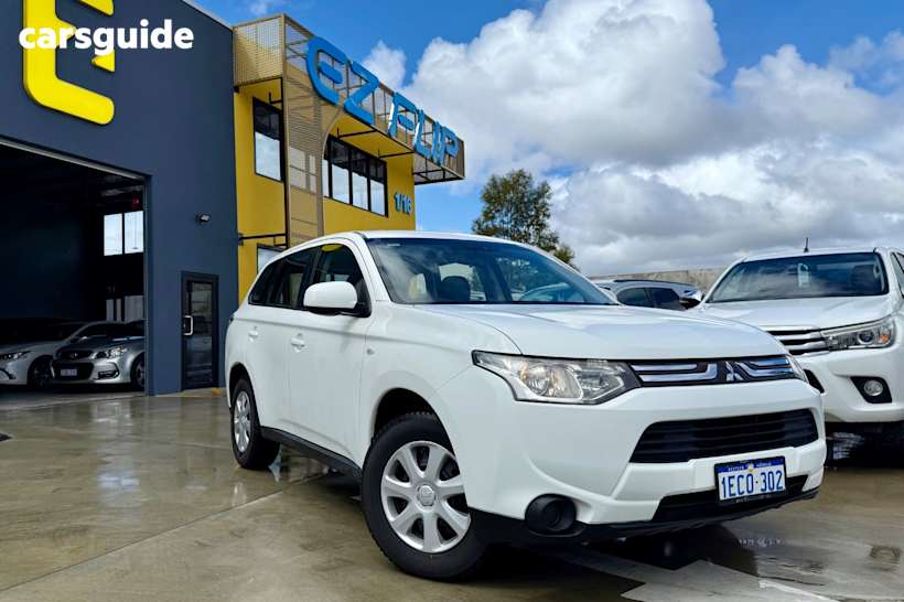 White 2012 Mitsubishi Outlander Wagon Ls (4X4)