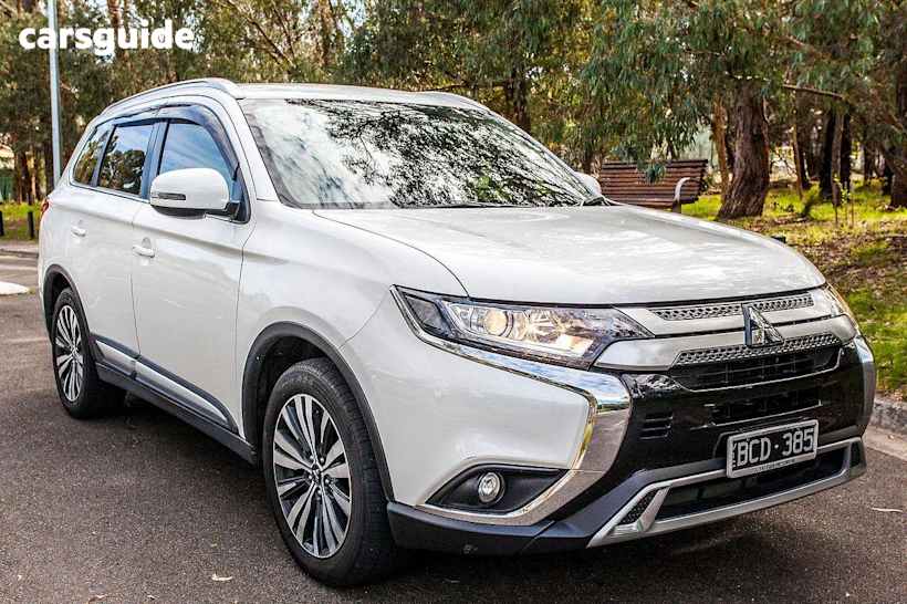 White 2019 Mitsubishi Outlander SUV LS F