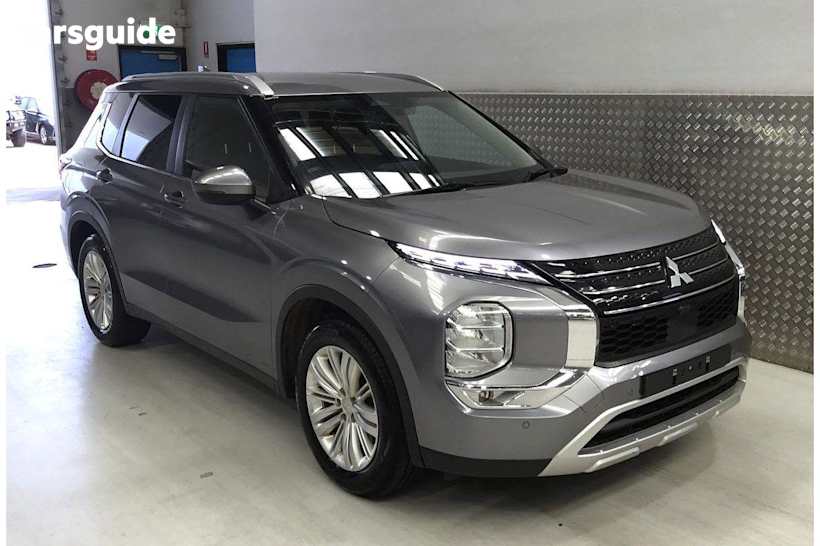 Silver 2022 Mitsubishi Outlander SUV LS 4X4