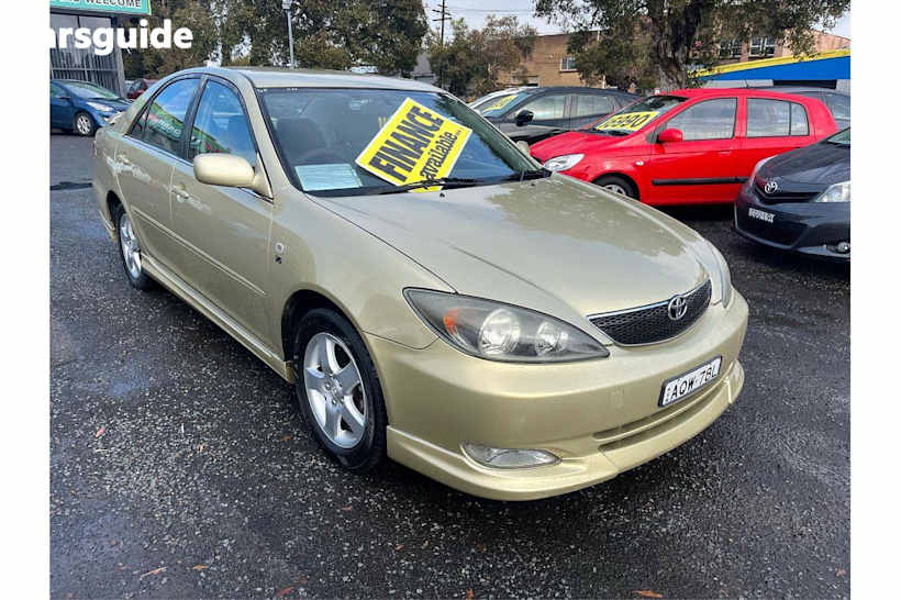 Gold 2004 Toyota Camry Sedan Sportivo