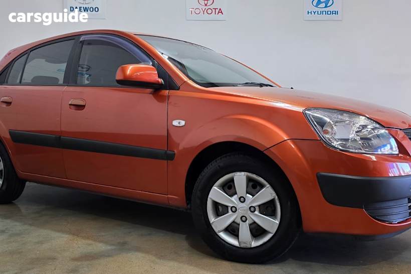 Orange 2009 Kia RIO Hatchback Ex