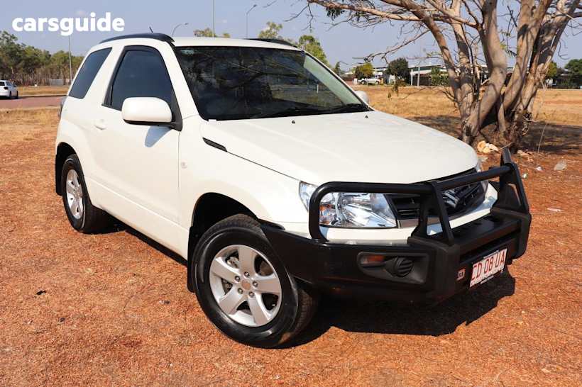 White 2017 Suzuki Grand Vitara Wagon Navigator (4X4)