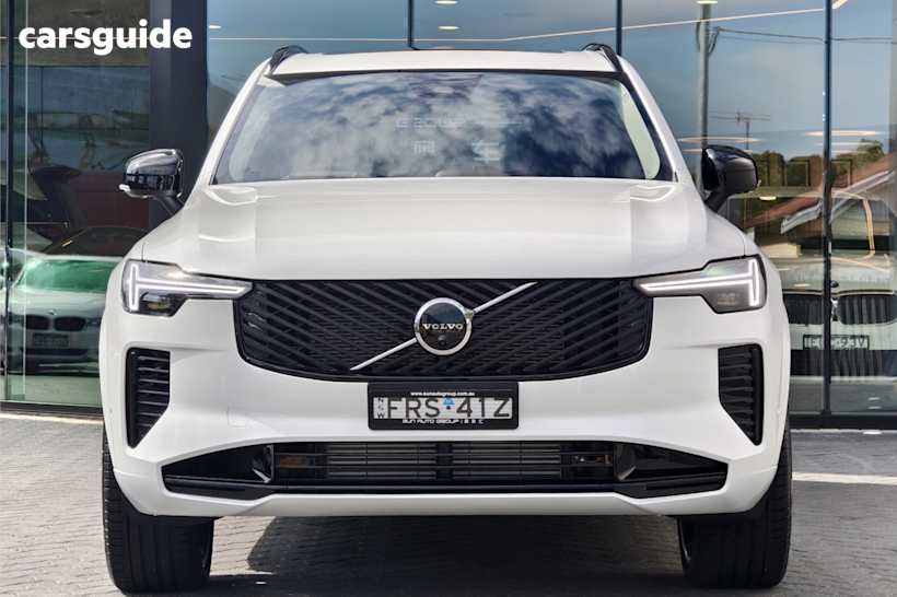 White 2025 Volvo XC90 Wagon Ultra T8 Phev