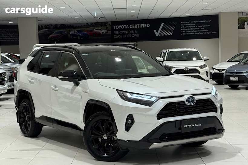 White 2024 Toyota RAV4 SUV XSE 4X4