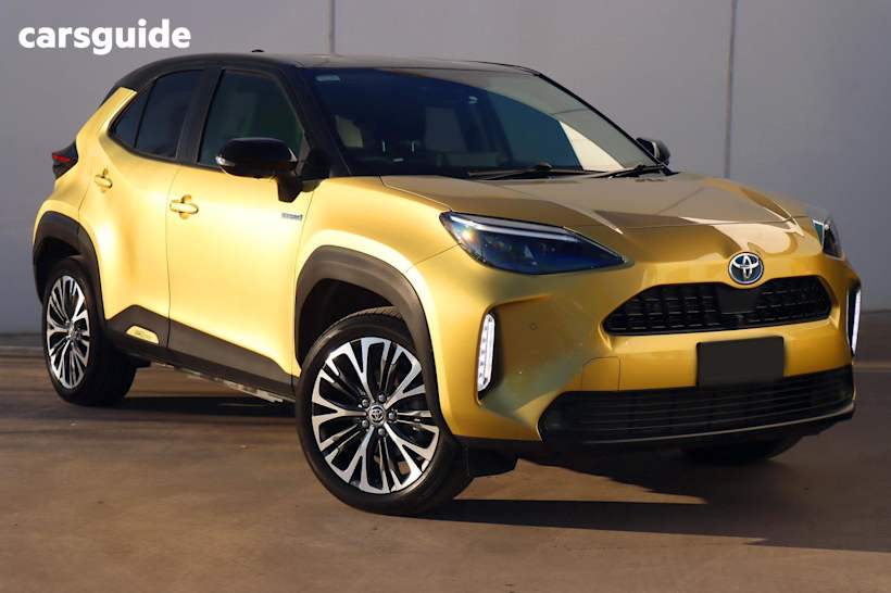 Gold 2021 Toyota Yaris Cross SUV URBAN 4X4
