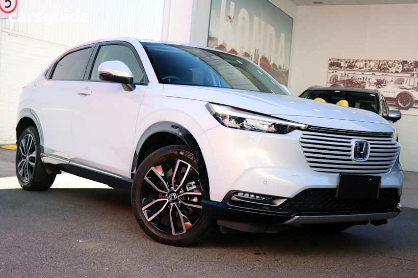 White 2023 Honda HR-V SUV E:HEV L F