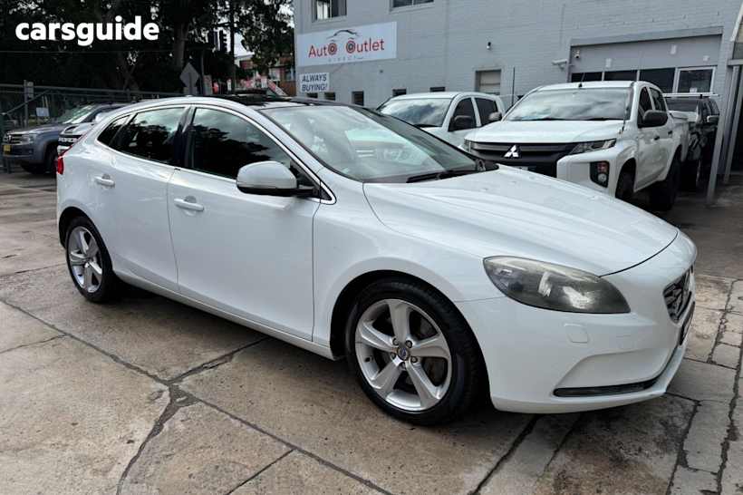 White 2013 Volvo V40 Hatchback T4 Luxury