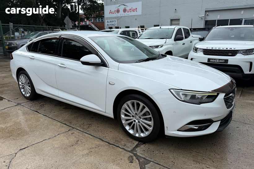 White 2018 Holden Calais Liftback