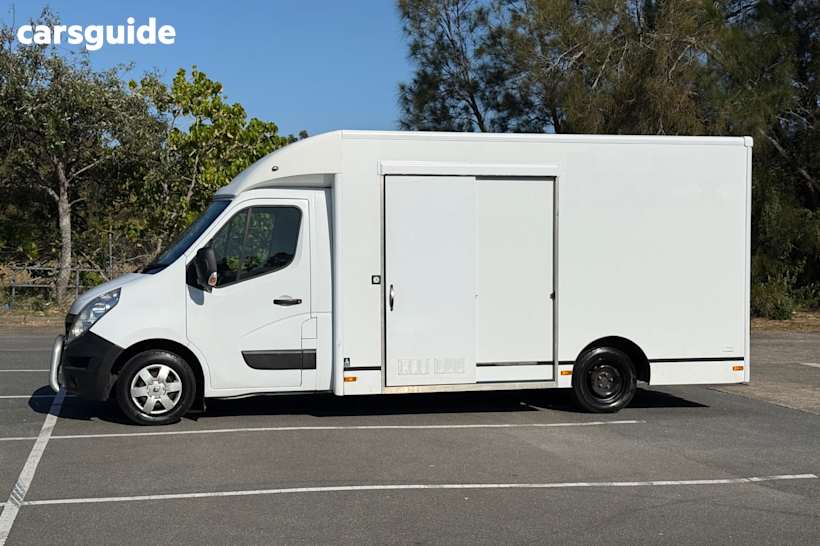 White 2018 Renault Master Commercial