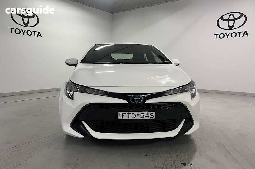 White 2020 Toyota Corolla Hatch ASCENT SPORT HYBRID F