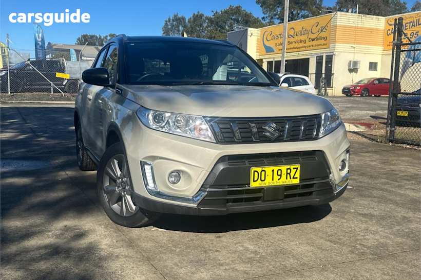 Beige 2023 Suzuki Vitara Wagon